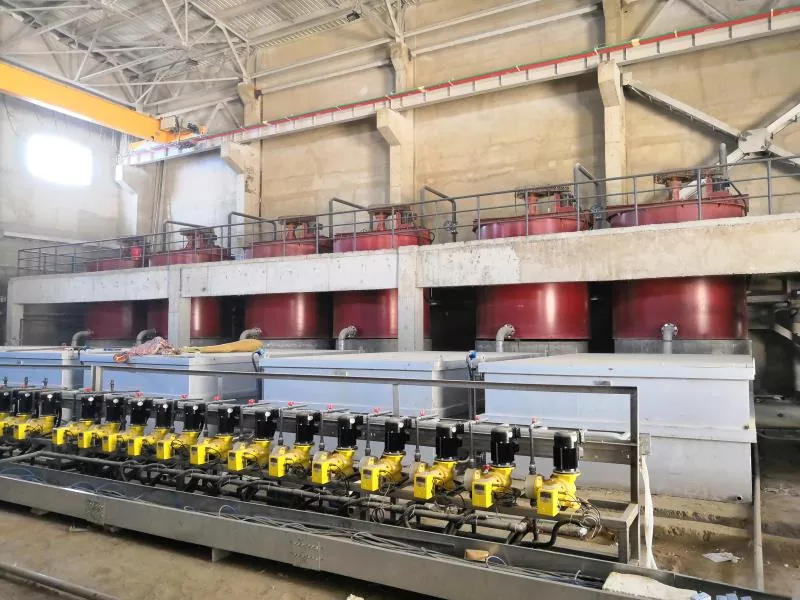 What maintenance practices extend the service life of a reagent agitation tank