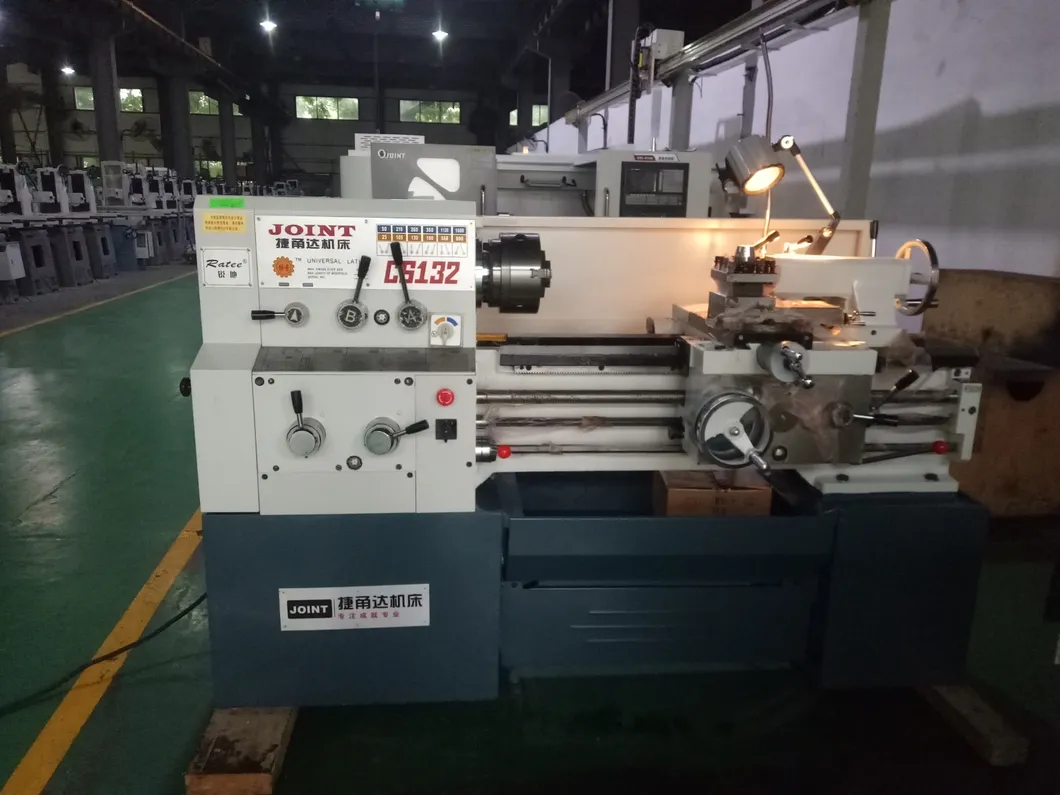 Metal Engine Horizontal Engine Lathe Machine C6132 with 350mm Swing Diameter Over Bed