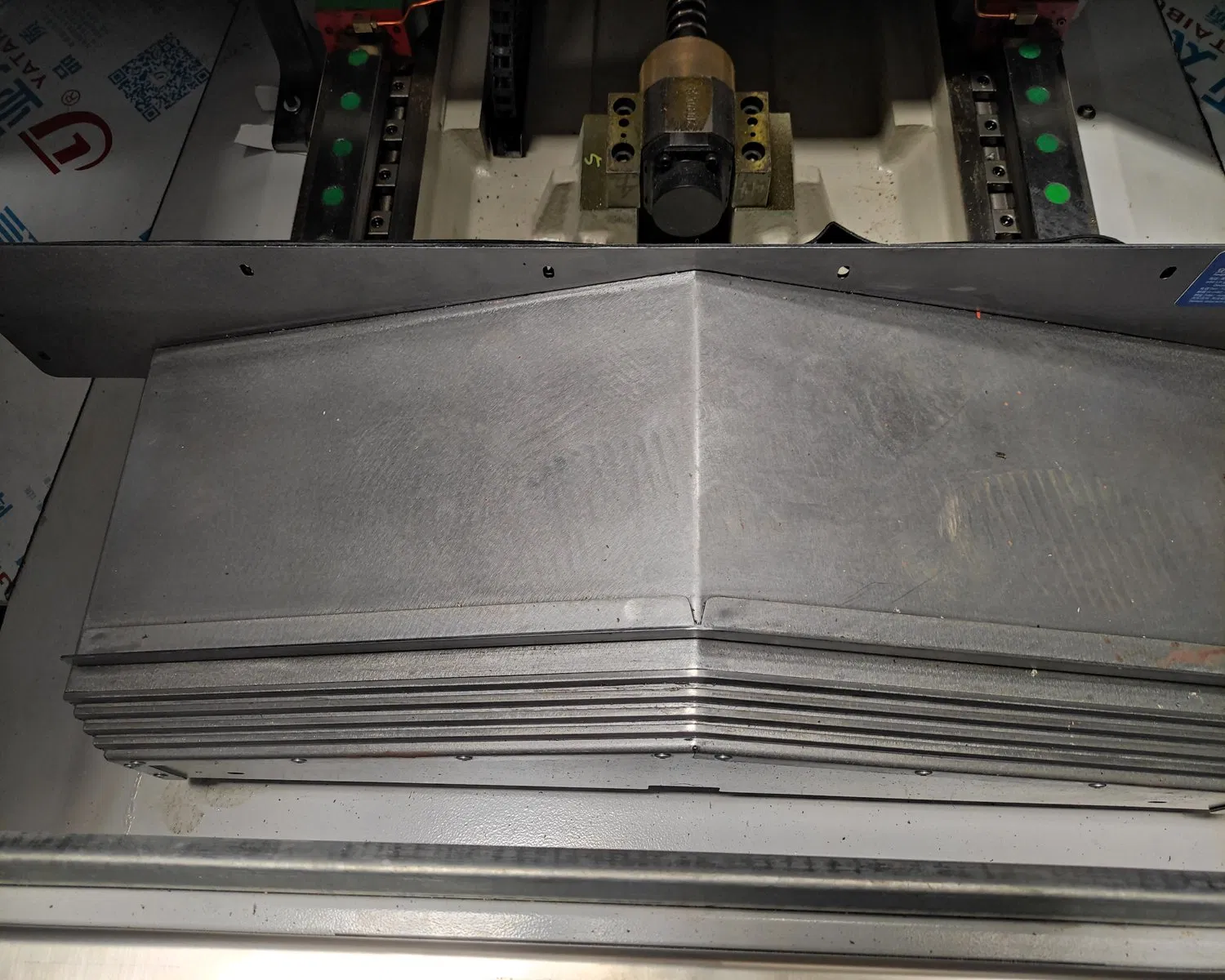 Small Size High Speed Vmc Vertical Machining Center CNC Milling Boring Drilling and Reaming Machine for Sale